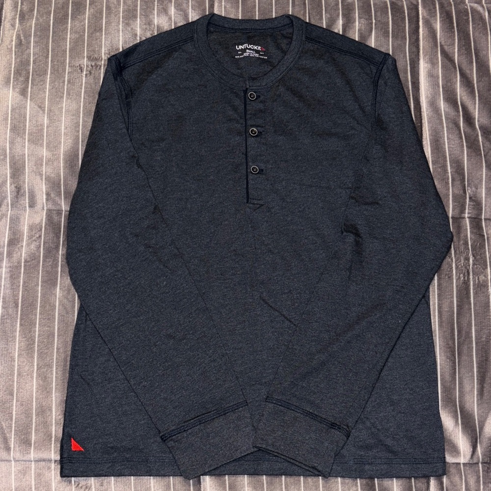 UNTUCKit Men's Charcoal Long Sleeve Henley